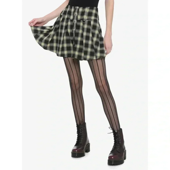 Hot Topic Dresses & Skirts - Hot Topic Plaid Pleated Skirt
